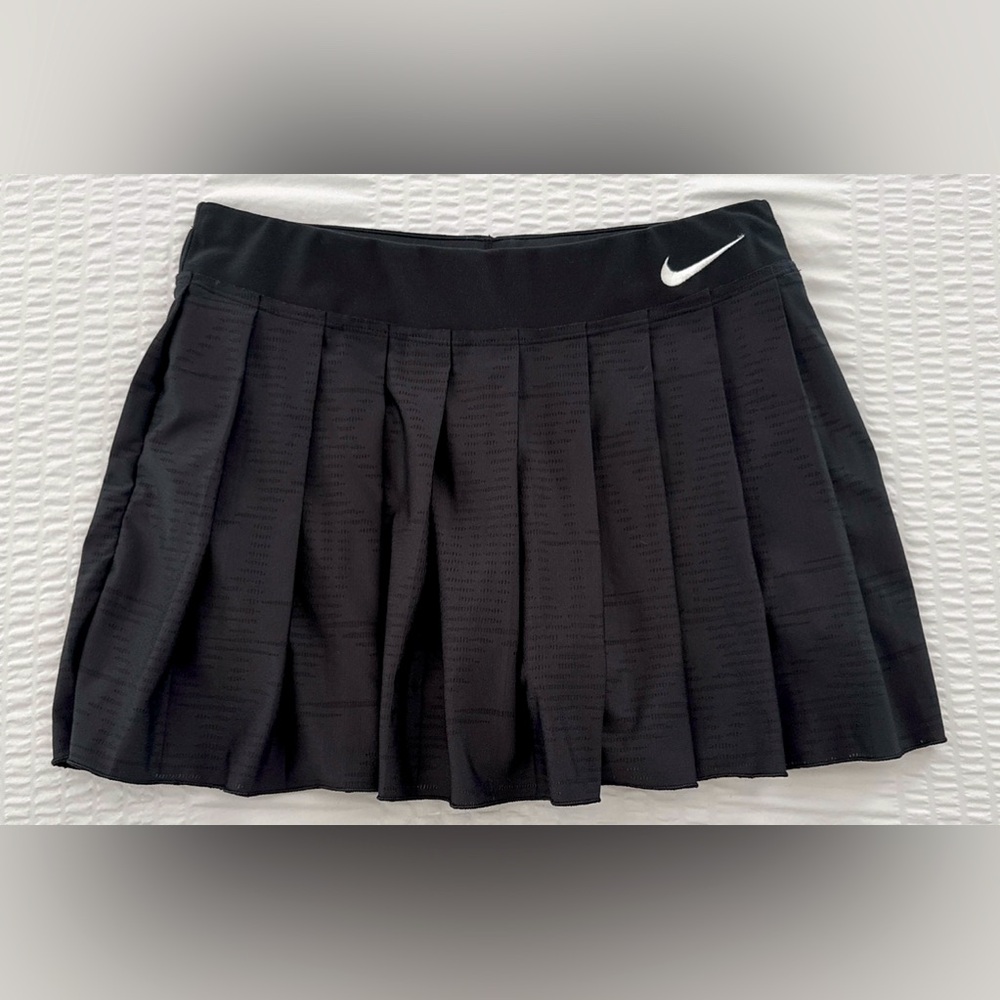 ***SOLD*** NIKE FITDRY Size XS (0-2) Pleated Tennis Skort Black